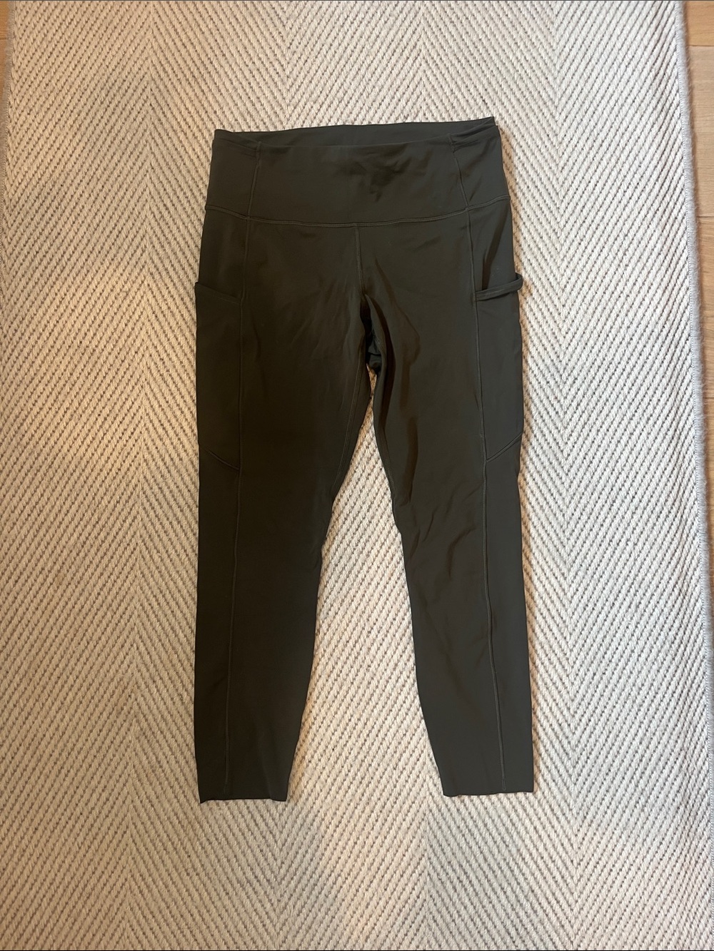 Women’s lululemon leggings with pockets